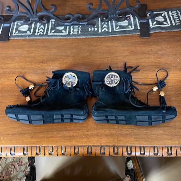 New Tory Burch suede Moccasins - Picture 2 of 12